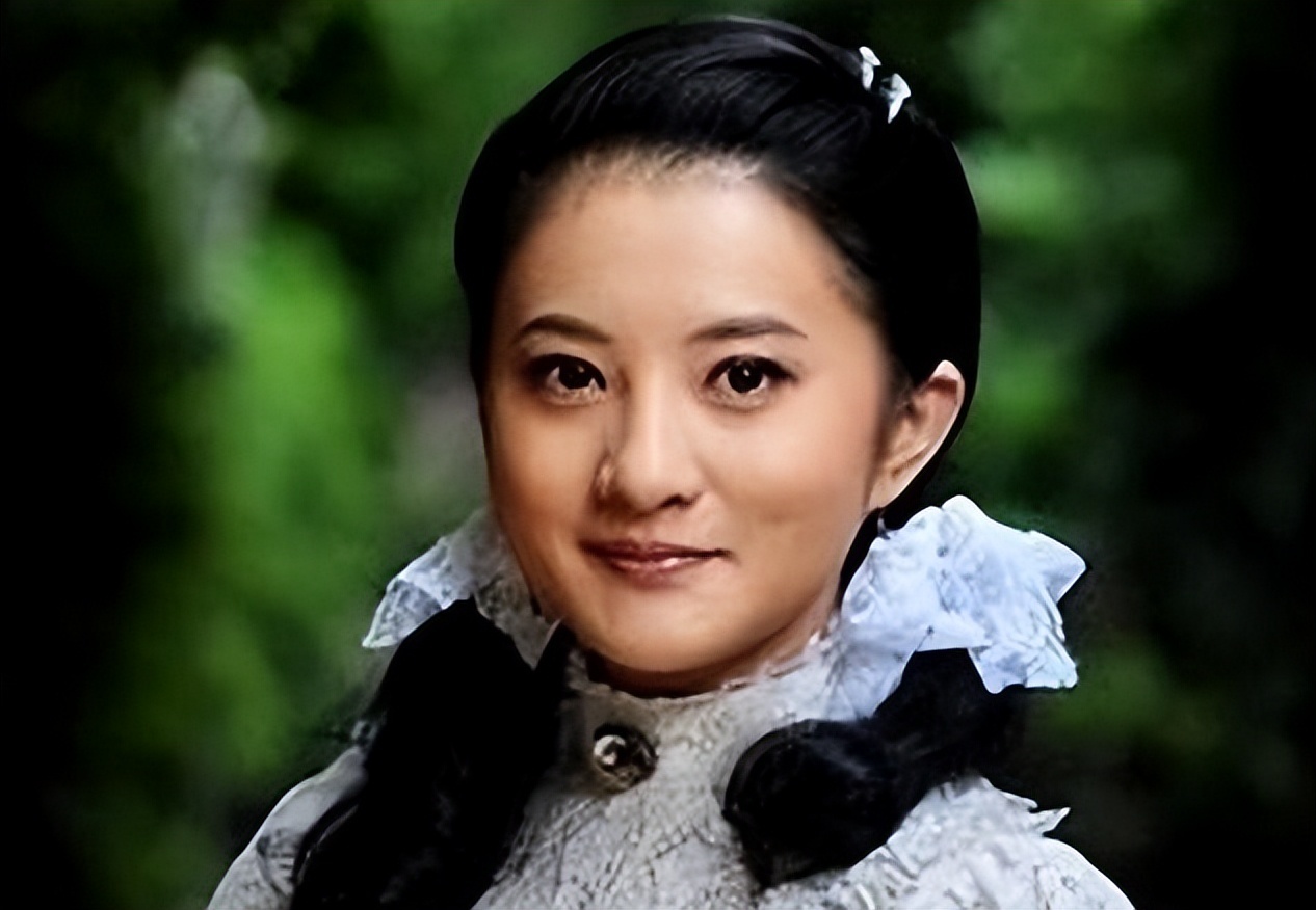 没想到，44岁仍选择不婚不育的金铭，早已走上了另一条大道-第11张图片-旧杳电影网