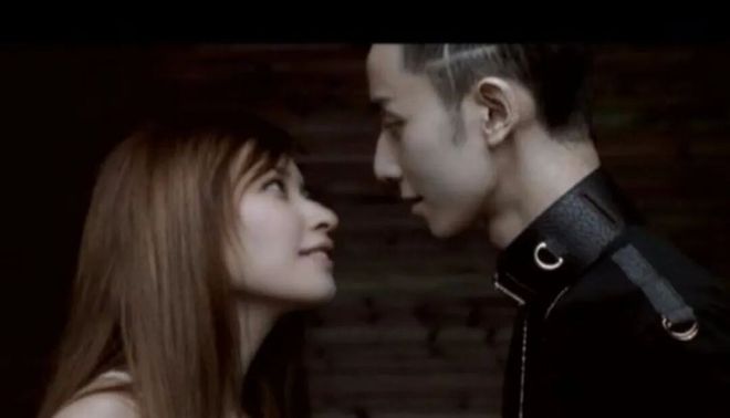 乐坛顶流，已成植物人-第23张图片-旧杳电影网