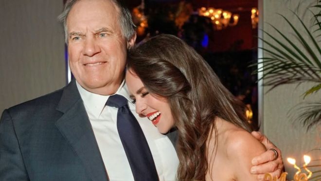 7旬亿万富豪热恋24岁女友成全美笑柄？砸巨资助她暴富，不惜自毁事业：老房着大火！-第23张图片-旧杳电影网