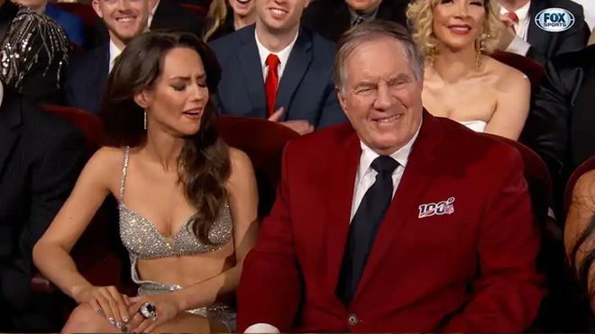 7旬亿万富豪热恋24岁女友成全美笑柄？砸巨资助她暴富，不惜自毁事业：老房着大火！-第27张图片-旧杳电影网