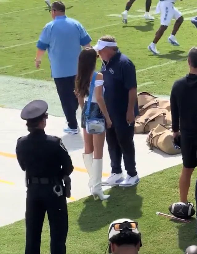 7旬亿万富豪热恋24岁女友成全美笑柄？砸巨资助她暴富，不惜自毁事业：老房着大火！-第33张图片-旧杳电影网