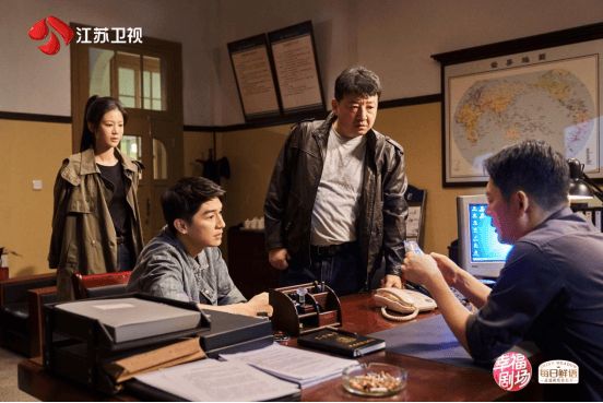 《黑白局》的“千层饼”叙事：你以为你在第三层，其实编剧在第五层-第1张图片-旧杳电影网