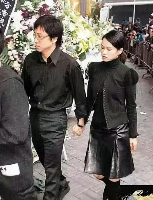 伊能静带全家台湾旅游！腚大背驼大妈味浓，米粒近视仍手机不离手-第2张图片-旧杳电影网