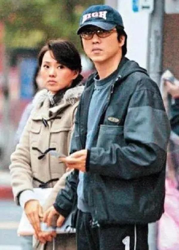 伊能静带全家台湾旅游！腚大背驼大妈味浓，米粒近视仍手机不离手-第4张图片-旧杳电影网