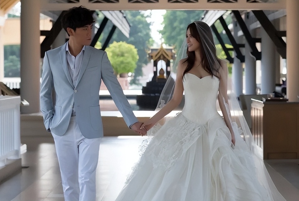 伊能静带全家台湾旅游！腚大背驼大妈味浓，米粒近视仍手机不离手-第7张图片-旧杳电影网