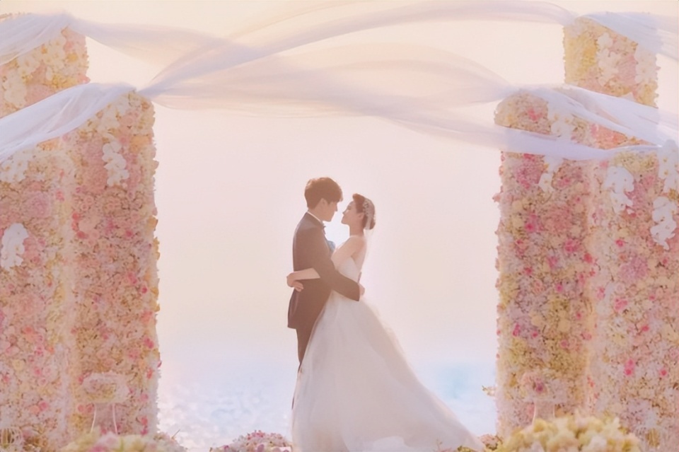 伊能静带全家台湾旅游！腚大背驼大妈味浓，米粒近视仍手机不离手-第6张图片-旧杳电影网