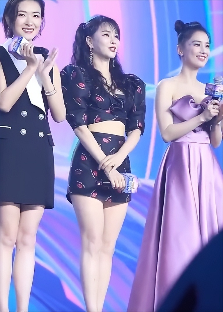 伊能静带全家台湾旅游！腚大背驼大妈味浓，米粒近视仍手机不离手-第26张图片-旧杳电影网