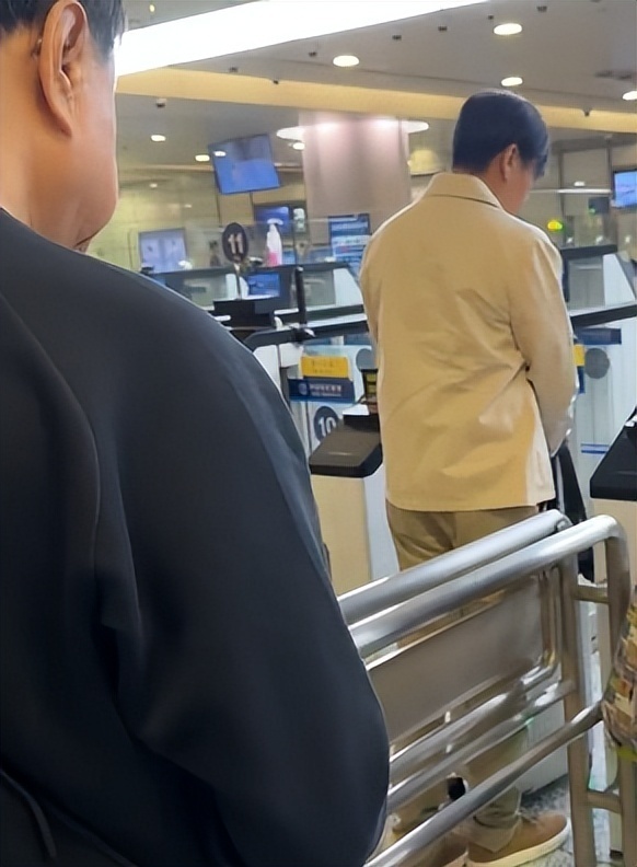 伊能静带全家台湾旅游！腚大背驼大妈味浓，米粒近视仍手机不离手-第27张图片-旧杳电影网