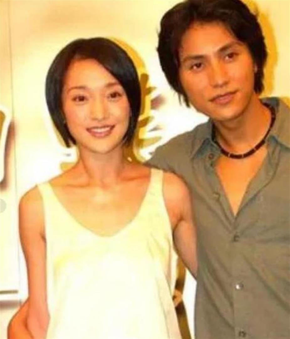 把男人当玩具？51岁“无人敢娶”的周迅，终究为自己的行为买了单-第2张图片-旧杳电影网