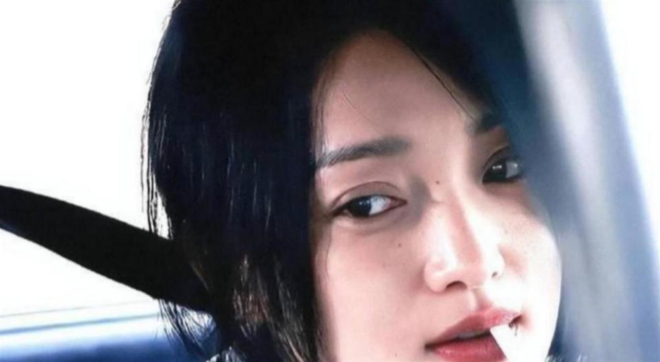 把男人当玩具？51岁“无人敢娶”的周迅，终究为自己的行为买了单-第3张图片-旧杳电影网