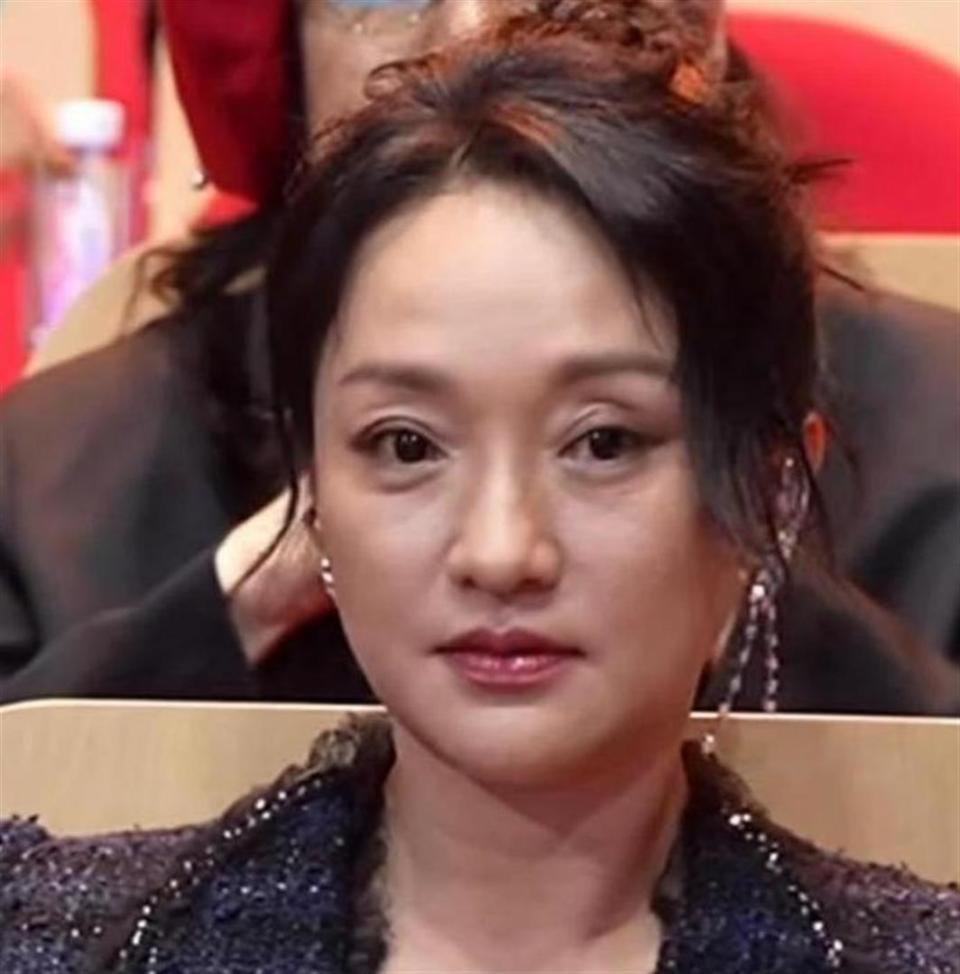 把男人当玩具？51岁“无人敢娶”的周迅，终究为自己的行为买了单-第10张图片-旧杳电影网