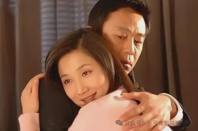 58岁侯勇老来得子！三婚老婆小20多岁，满身名牌，逛街拎18万包包-第15张图片-旧杳电影网