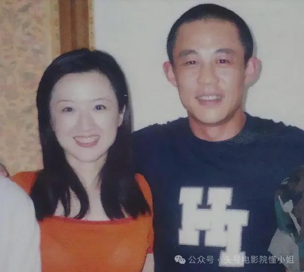 58岁侯勇老来得子！三婚老婆小20多岁，满身名牌，逛街拎18万包包-第14张图片-旧杳电影网
