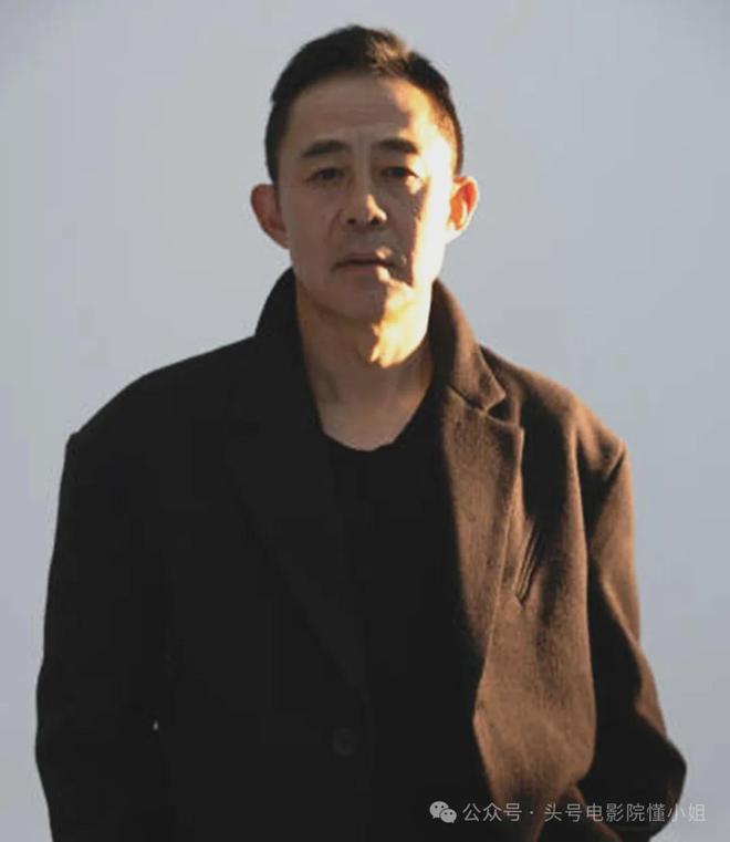 58岁侯勇老来得子！三婚老婆小20多岁，满身名牌，逛街拎18万包包-第28张图片-旧杳电影网