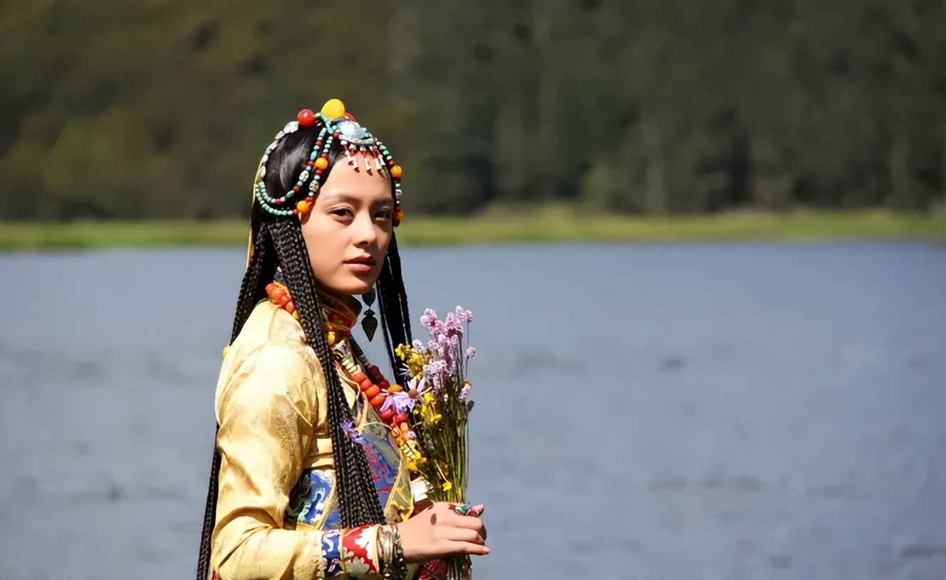 她是胡歌深爱、刘烨难忘的女人，受央视力捧多年，至今都没能走红-第5张图片-旧杳电影网