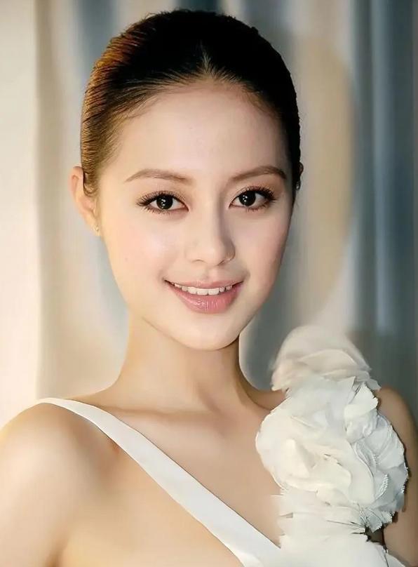 她是胡歌深爱、刘烨难忘的女人，受央视力捧多年，至今都没能走红-第6张图片-旧杳电影网