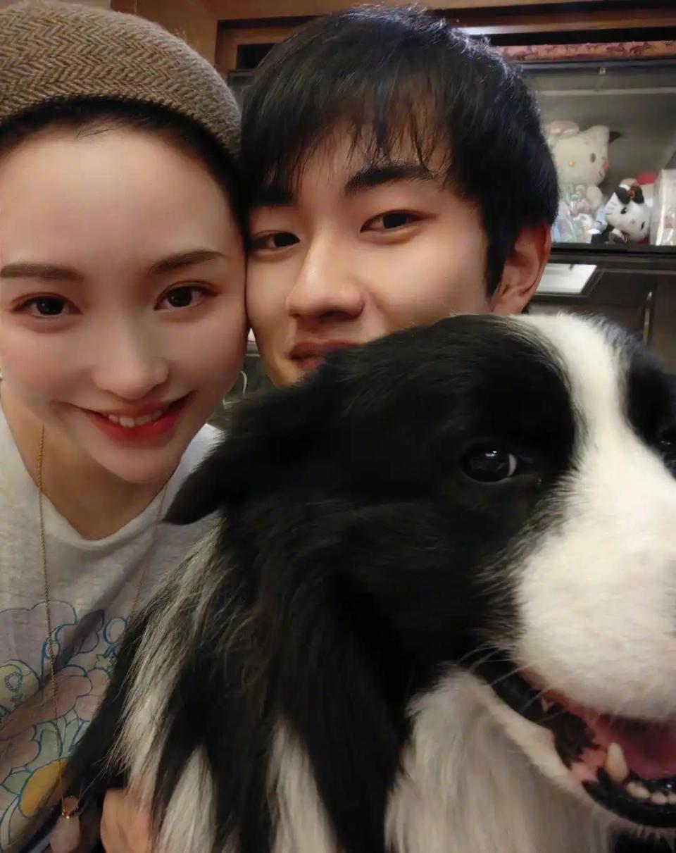 太甜了！网友曝巴塞罗那偶遇金莎和孙丞潇，孙丞潇看金莎的样子宠溺到爆-第6张图片-旧杳电影网