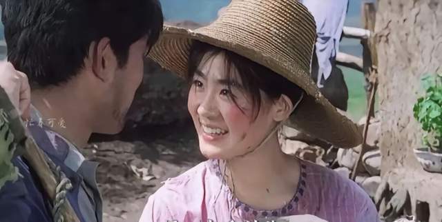 63岁丛珊与朋友相聚，围炉煮茶，谈天说地，不怕变老，怕生病摔倒-第2张图片-旧杳电影网