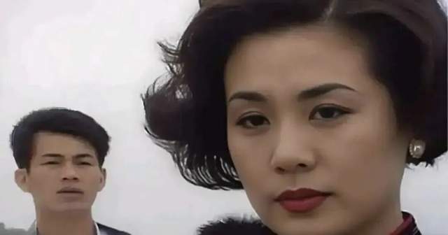 63岁丛珊与朋友相聚，围炉煮茶，谈天说地，不怕变老，怕生病摔倒-第7张图片-旧杳电影网