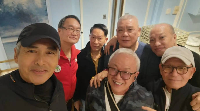 周润发宴请近百名TVB旧同事，低调接地气全无巨星范-第3张图片-旧杳电影网