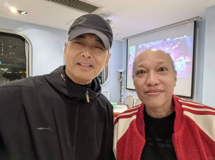 周润发宴请近百名TVB旧同事，低调接地气全无巨星范-第2张图片-旧杳电影网