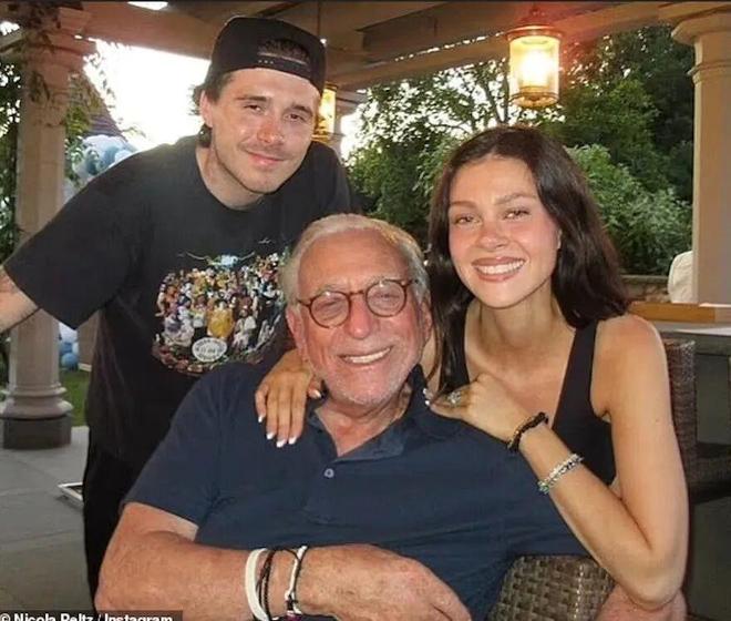 圣诞抓马升级，贝克汉姆夫妇和大儿子布鲁克林决裂取关！外婆和奶奶无辜受伤-第6张图片-旧杳电影网