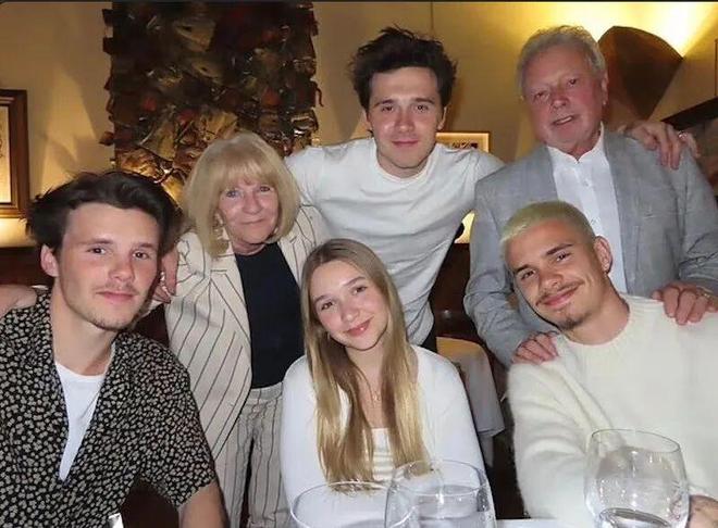 圣诞抓马升级，贝克汉姆夫妇和大儿子布鲁克林决裂取关！外婆和奶奶无辜受伤-第10张图片-旧杳电影网