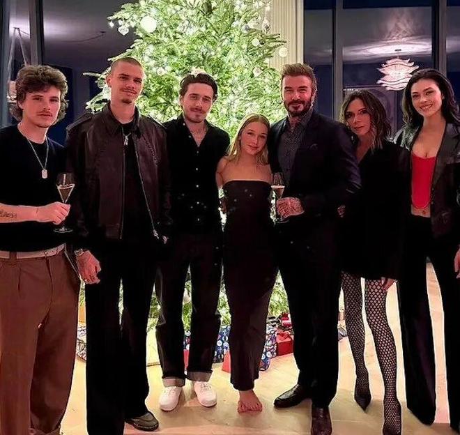 圣诞抓马升级，贝克汉姆夫妇和大儿子布鲁克林决裂取关！外婆和奶奶无辜受伤-第8张图片-旧杳电影网