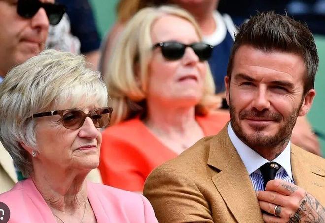 圣诞抓马升级，贝克汉姆夫妇和大儿子布鲁克林决裂取关！外婆和奶奶无辜受伤-第11张图片-旧杳电影网