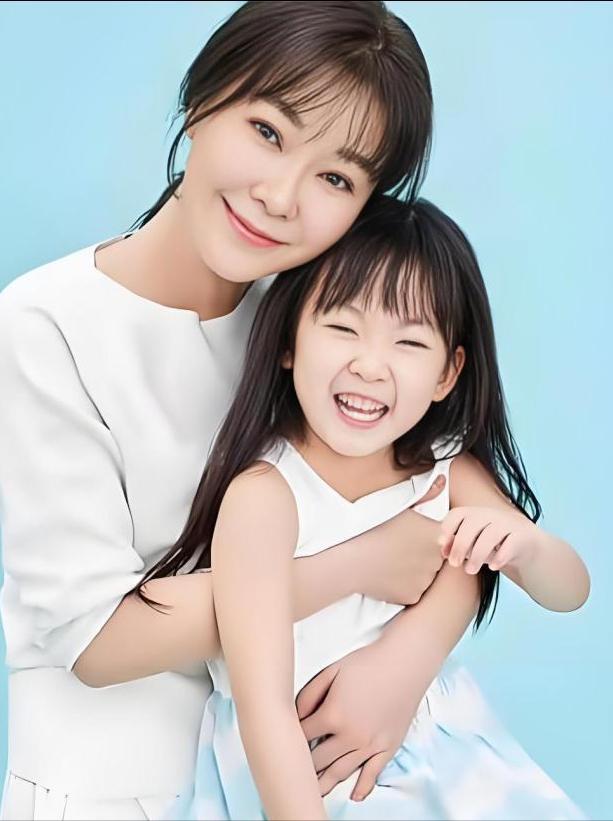 钱再多有什么用？名利双收的王小骞，崩溃大哭为11岁女儿操碎了心-第4张图片-旧杳电影网