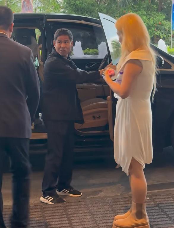 电影节红毯太真实，颜丙燕脸肿，郭采洁副乳尴尬，梅婷大黑眼袋-第15张图片-旧杳电影网