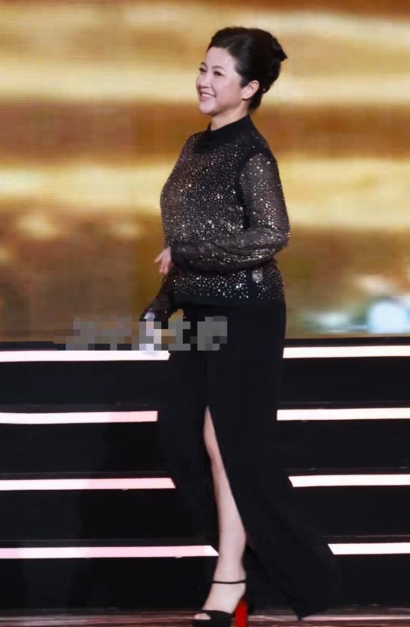 电影节红毯太真实，颜丙燕脸肿，郭采洁副乳尴尬，梅婷大黑眼袋-第19张图片-旧杳电影网