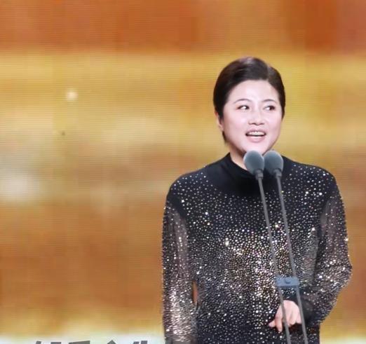 电影节红毯太真实，颜丙燕脸肿，郭采洁副乳尴尬，梅婷大黑眼袋-第20张图片-旧杳电影网