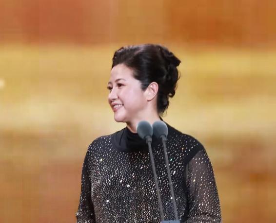 电影节红毯太真实，颜丙燕脸肿，郭采洁副乳尴尬，梅婷大黑眼袋-第21张图片-旧杳电影网