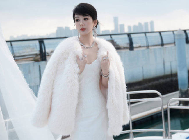 杨紫谈新剧饰演董竹君：首次尝试人物传记式的拍摄-第1张图片-旧杳电影网