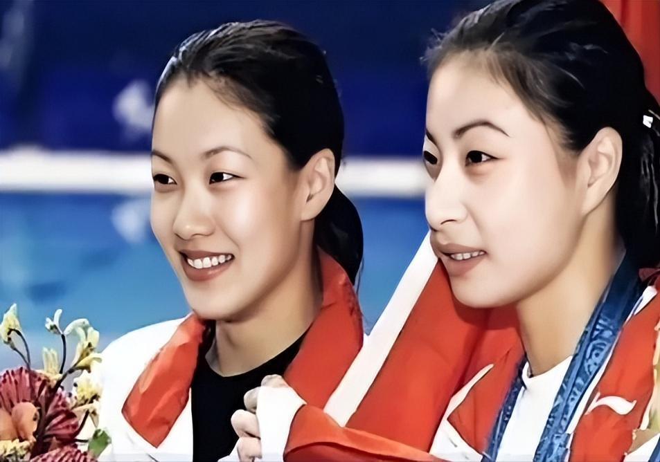 老夫少妻的“残酷现实”，在73岁梁锦松和47岁伏明霞，身上展现无遗-第4张图片-旧杳电影网