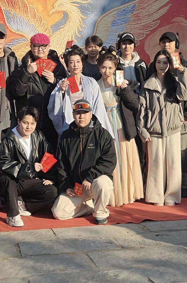 75岁刘晓庆拍短剧翻车！满脸皱纹演老太太，是真缺钱还是不服老？-第2张图片-旧杳电影网