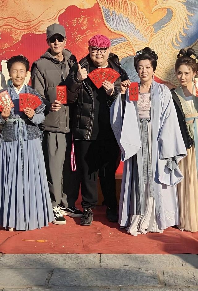 75岁刘晓庆拍短剧翻车！满脸皱纹演老太太，是真缺钱还是不服老？-第4张图片-旧杳电影网