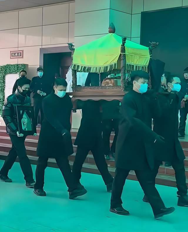 网传廖京生不离不弃照顾生病的何晴10年，廖京生的回应来了！-第10张图片-旧杳电影网