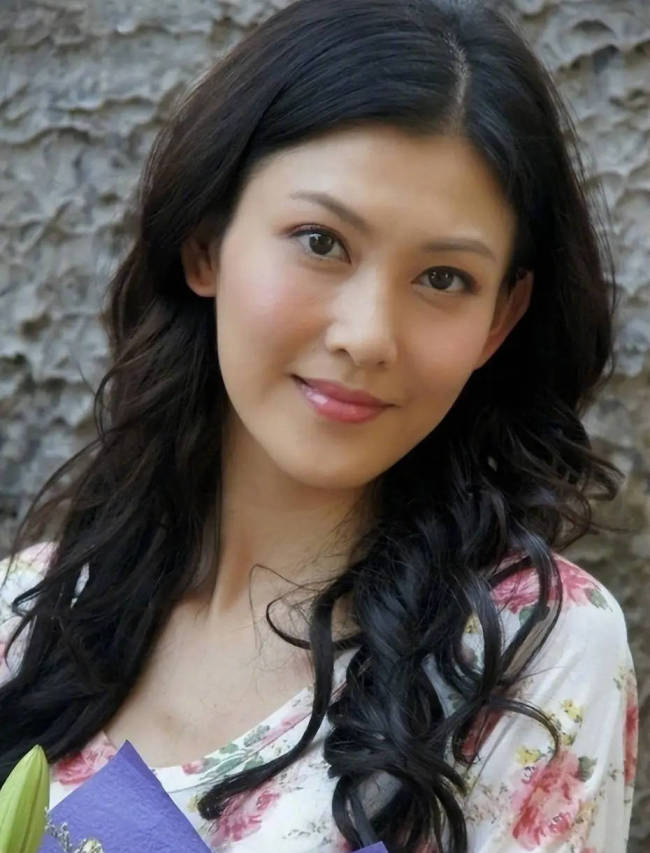 李彩桦回应与前夫黄彦书的婚姻:前夫不许她拍吻戏-第1张图片-旧杳电影网 李彩桦回应与前夫黄彦书的婚姻:前夫不许她拍吻戏-第1张图片-旧杳电影网