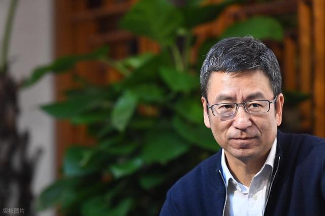 央视名嘴白岩松力挺跑马拉松护士，引发职场公平争议-第1张图片-旧杳电影网