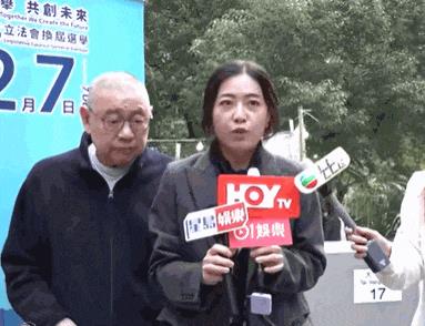 甘比、刘銮雄同框，家庭地位反转！她不背爱马仕，织毛衣做自己…-第7张图片-旧杳电影网