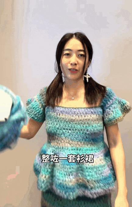 甘比、刘銮雄同框，家庭地位反转！她不背爱马仕，织毛衣做自己…-第10张图片-旧杳电影网