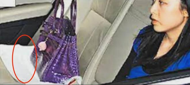 甘比、刘銮雄同框，家庭地位反转！她不背爱马仕，织毛衣做自己…-第37张图片-旧杳电影网