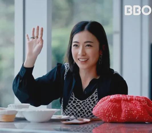 甘比、刘銮雄同框，家庭地位反转！她不背爱马仕，织毛衣做自己…-第51张图片-旧杳电影网