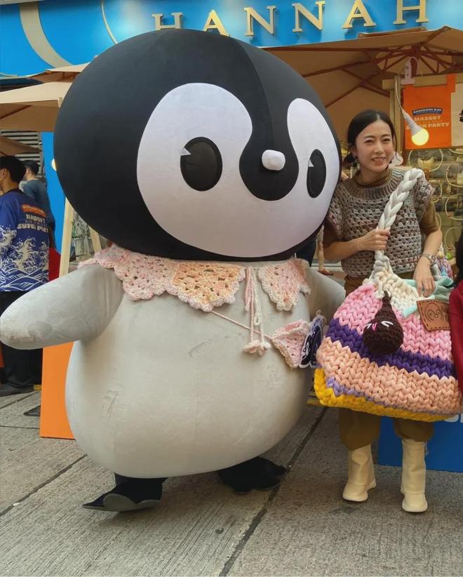 甘比、刘銮雄同框，家庭地位反转！她不背爱马仕，织毛衣做自己…-第52张图片-旧杳电影网