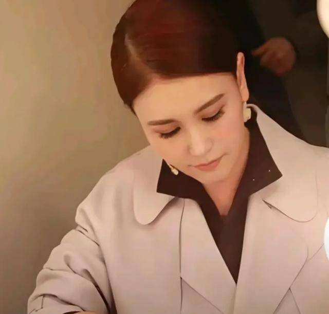 36岁嫁人，46岁守寡，嫁大23岁导演的王茜，已经走上另一条大道-第9张图片-旧杳电影网