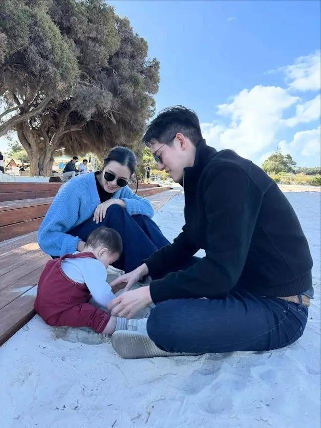 十优港姐成为妈妈后第一个生日，型男老公赞老婆“美若天仙”-第2张图片-旧杳电影网