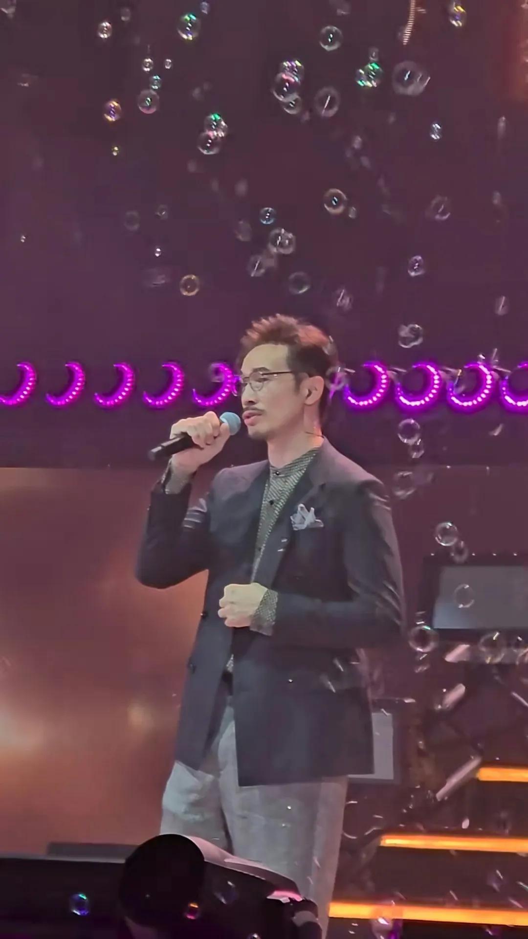 41岁前TVB花旦广州开演唱会，两届视帝惊喜现身开金口唱歌-第7张图片-旧杳电影网