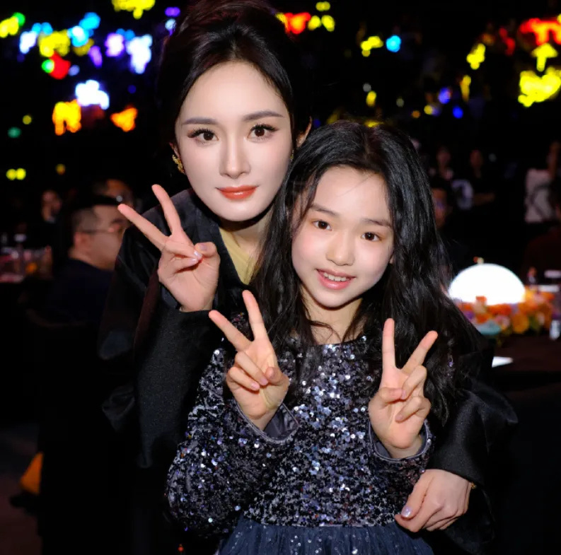 聂远不让女儿雨天上学,黄磊女儿满口错别字,怪不得星二代要进圈-第1张图片-旧杳电影网 聂远不让女儿雨天上学,黄磊女儿满口错别字,怪不得星二代要进圈-第1张图片-旧杳电影网